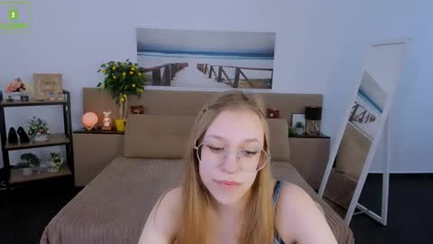 Snapshot of layriantavee chatting on March 6, 7:14 am layriantavee online show from March 6, 7:14 am