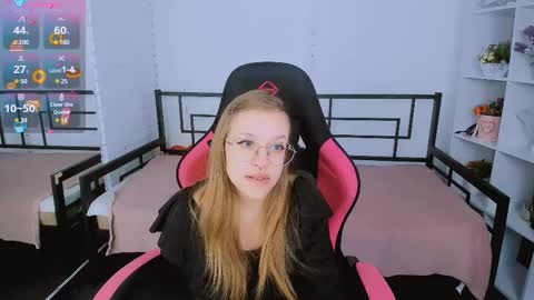 Snapshot of layriantavee chatting on March 12, 7:35 am layriantavee online show from March 12, 7:35 am