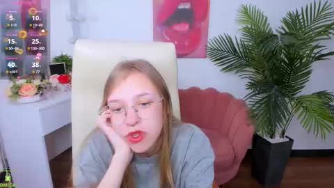 Snapshot of layriantavee chatting on September 15, 6:02 am layriantavee online show from September 15, 6:02 am