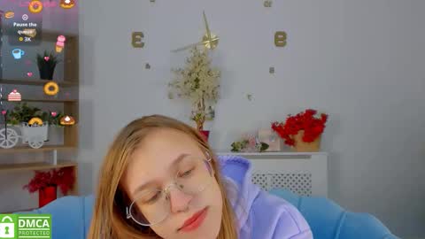 Snapshot of layriantavee chatting on October 3, 6:43 am layriantavee online show from October 3, 6:43 am