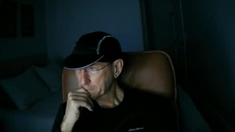 Snapshot of ldrunner2 chatting on March 28, 2:44 am LD online show from March 28, 2:44 am