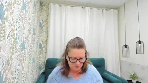 Snapshot of lea_fruit chatting on February 14, 5:15 am Lea online show from February 14, 5:15 am