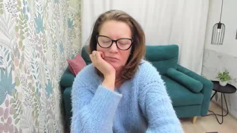 Snapshot of lea_fruit chatting on February 14, 5:32 pm Lea online show from February 14, 5:32 pm