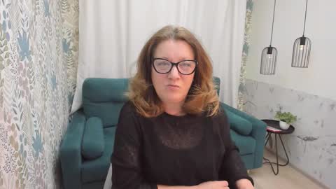 Snapshot of lea_fruit chatting on March 7, 5:15 am Lea online show from March 7, 5:15 am