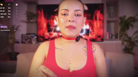 L E A   online show from July 3, 6:47 pm