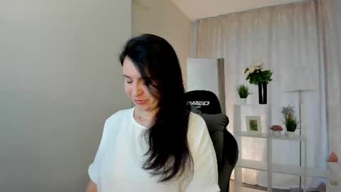 Snapshot of lea_shadom chatting on June 22, 1:07 am Lea online show from June 22, 1:07 am