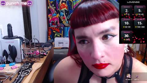 Snapshot of leah__smtith chatting on February 6, 2:44 am leah online show from February 6, 2:44 am