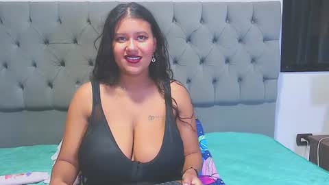 Snapshot of leah_gomed chatting on July 25, 5:54 pm Leah online show from July 25, 5:54 pm