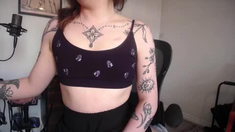 Snapshot of leah_lust_ chatting on March 21, 12:10 pm leah_lust_ online show from March 21, 12:10 pm