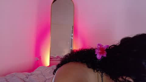 Snapshot of leahangel_ chatting on May 11, 2:45 pm LEAH ANGEL online show from May 11, 2:45 pm