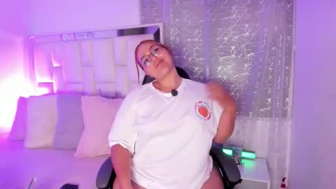 Leah  online show from April 2, 10:40 pm