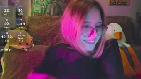 Snapshot of leahlovejoy chatting on July 25, 8:50 pm Leah online show from July 25, 8:50 pm