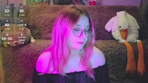 Snapshot of leahlovejoy chatting on August 2, 9:13 pm Leah online show from August 2, 9:13 pm
