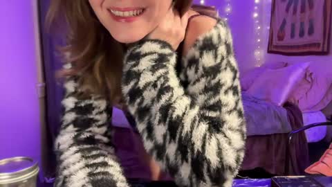 Leah Sparkles online show from December 25, 5:05 am