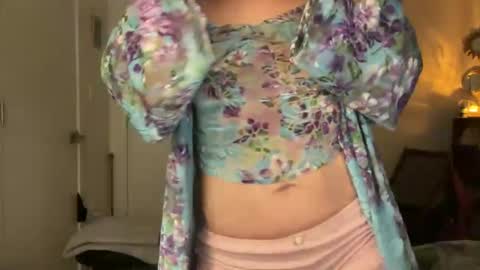 Leah Sparkles online show from February 17, 5:15 am