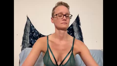 Snapshot of leahwilde chatting on January 2, 10:55 pm Lee online show from January 2, 10:55 pm