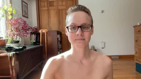 Snapshot of leahwilde chatting on February 8, 6:22 pm Lee online show from February 8, 6:22 pm