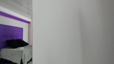 leamoreau__ online show from November 1, 11:56 am