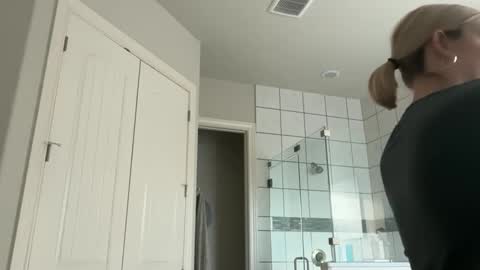 leanneluxecouple online show from September 14, 1:21 pm