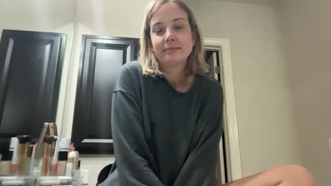 leanneluxecouple online show from October 1, 10:32 am