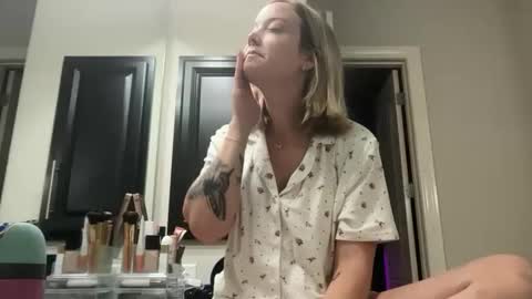 leanneluxecouple online show from November 3, 12:17 pm