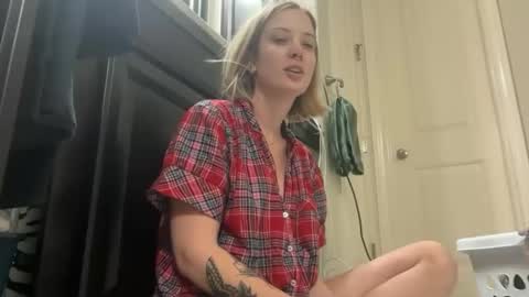 leanneluxecouple online show from December 3, 11:30 am