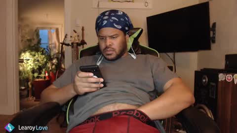 Snapshot of learoy chatting on December 16, 11:50 pm Learoy online show from December 16, 11:50 pm