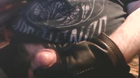 Snapshot of leather_gloves_wanker chatting on November 19, 10:04 am smalldick2inches online show from November 19, 10:04 am