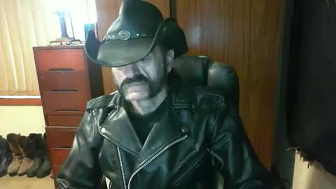 leathergreaser online show from March 26, 9:09 pm
