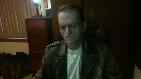 leathergreaser online show from June 18, 10:03 pm