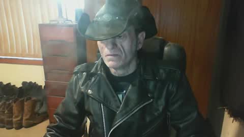 leathergreaser online show from July 4, 9:54 pm