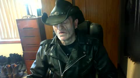 leathergreaser online show from July 14, 2:05 am