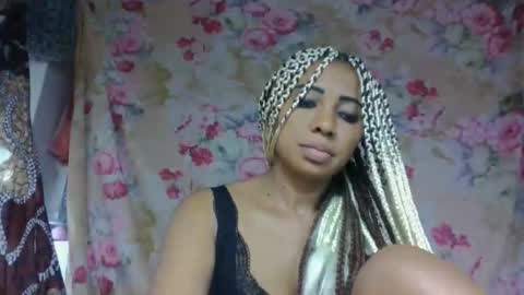Snapshot of leatianaa chatting on May 21, 8:43 am leatianaa online show from May 21, 8:43 am