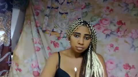 Snapshot of leatianaa chatting on May 25, 12:27 am leatianaa online show from May 25, 12:27 am