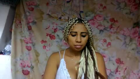 Snapshot of leatianaa chatting on May 25, 1:17 pm leatianaa online show from May 25, 1:17 pm