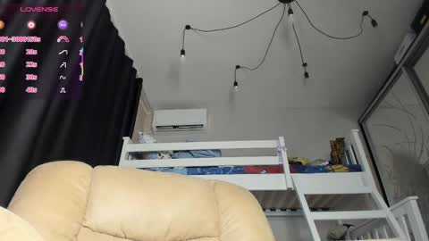 Snapshot of lecherous_wife chatting on May 18, 7:09 pm Anna online show from May 18, 7:09 pm