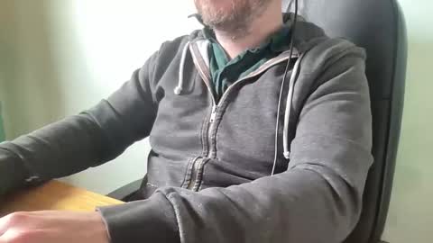 lee_8891 online show from June 8, 11:32 am