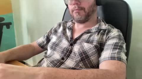 lee_8891 online show from August 7, 10:17 am