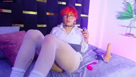 Snapshot of lee_roses chatting on June 26, 2:21 pm leeh online show from June 26, 2:21 pm