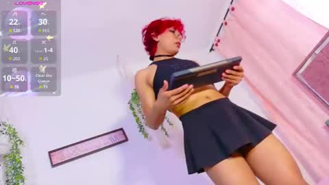 Snapshot of lee_roses chatting on July 15, 12:43 pm leeh online show from July 15, 12:43 pm