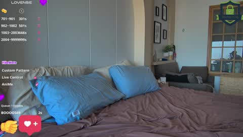 Snapshot of leediseeeex chatting on December 12, 1:53 am ELSA AND SAM online show from December 12, 1:53 am