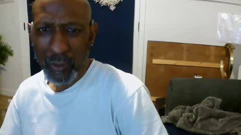 Snapshot of leeguy_hugedick chatting on July 18, 7:12 am Ebony DeafGuy online show from July 18, 7:12 am