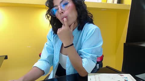 Snapshot of leethompson_ chatting on December 19, 9:17 pm Leet online show from December 19, 9:17 pm