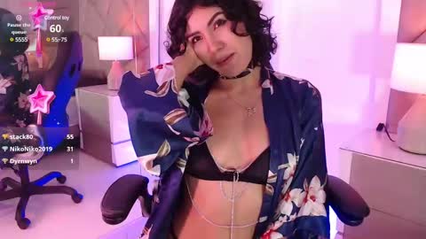 Snapshot of leethompson_ chatting on February 19, 3:27 pm Leet online show from February 19, 3:27 pm