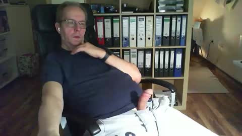 Snapshot of lefti27 chatting on January 18, 12:25 am Dave online show from January 18, 12:25 am