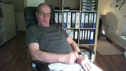 Snapshot of lefti27 chatting on February 16, 12:07 am Dave online show from February 16, 12:07 am