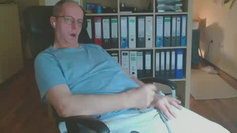 Snapshot of lefti27 chatting on February 19, 11:23 pm Dave online show from February 19, 11:23 pm