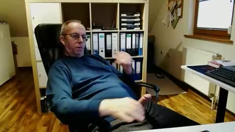 Snapshot of lefti27 chatting on February 22, 3:10 pm Dave online show from February 22, 3:10 pm