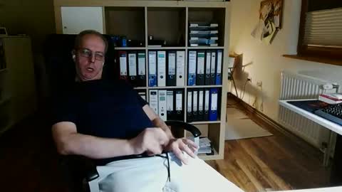 Snapshot of lefti27 chatting on February 27, 11:38 pm Dave online show from February 27, 11:38 pm