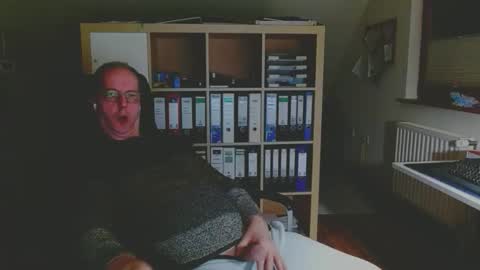 Snapshot of lefti27 chatting on March 1, 9:06 pm Dave online show from March 1, 9:06 pm